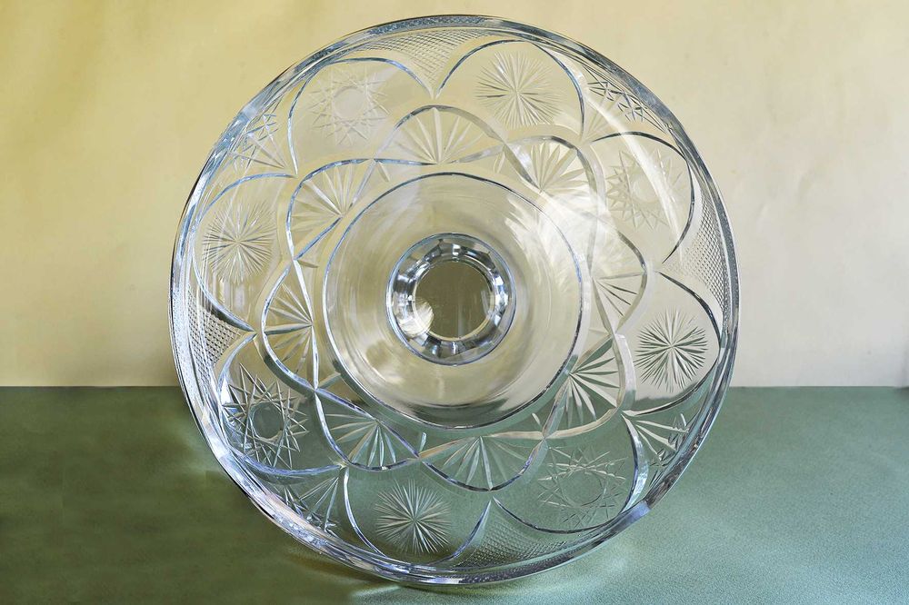 Продаю хрустальную вазу для фруктов
