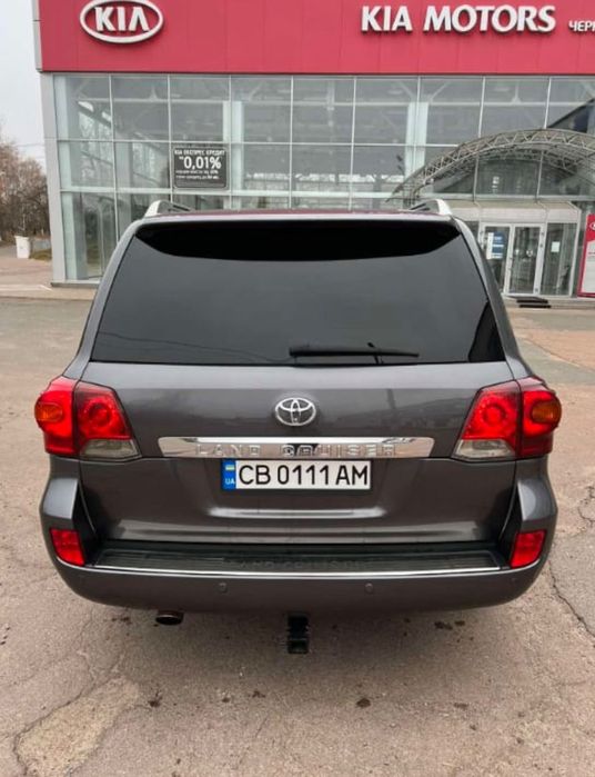 Toyota Land Cruiser 200 год 2011