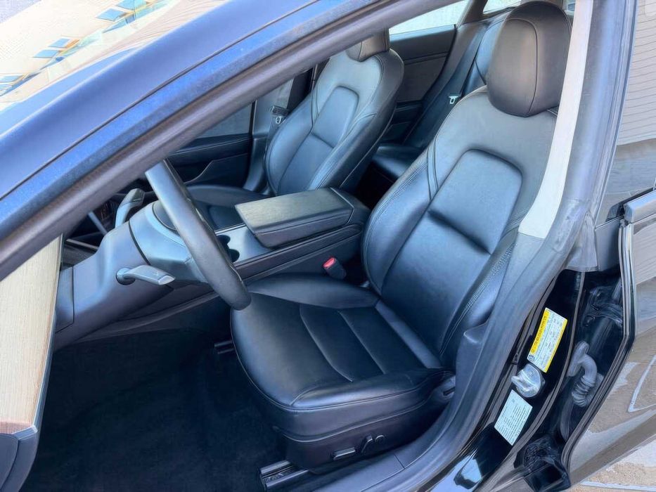 Tesla Model 3      2023