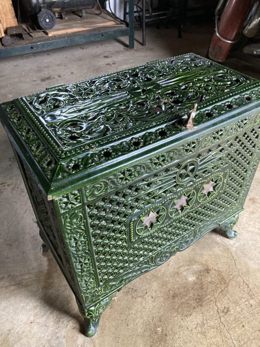 Fogão salamandra a lenha Arte Nova, esmaltado