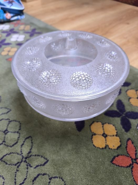 Bomboneira antiga em plástico