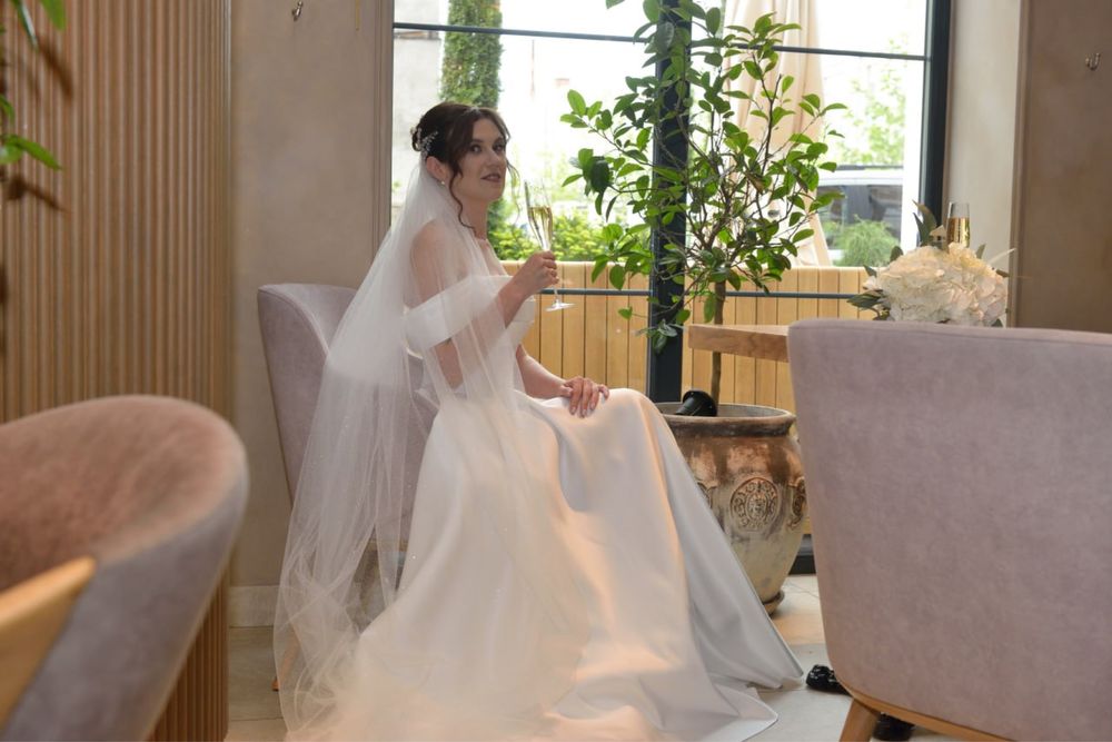 Весільна сукня s