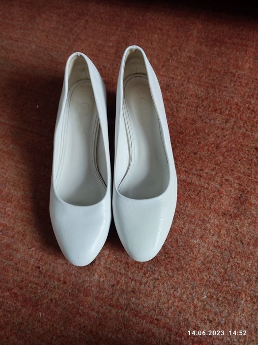 Продам весільні туфлі та аксесуари