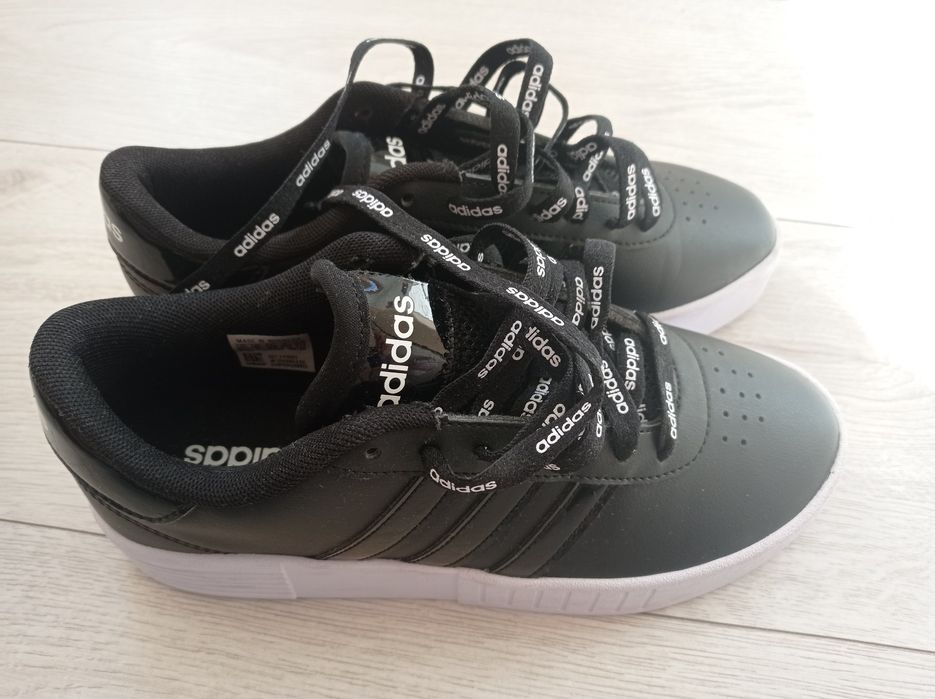 Кросівки жіночі Adidas оригін,23,5