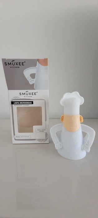 Boneco limpa microondas