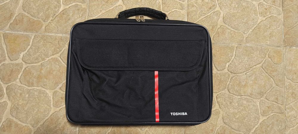 Mala de transporte para computador portátil.