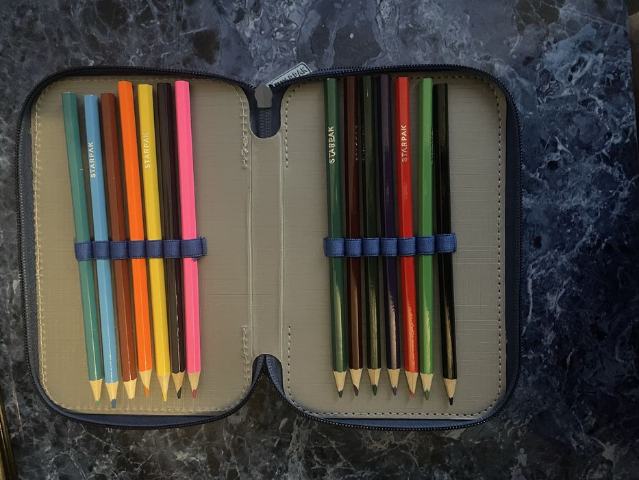 Шкільний пенал з наповненням