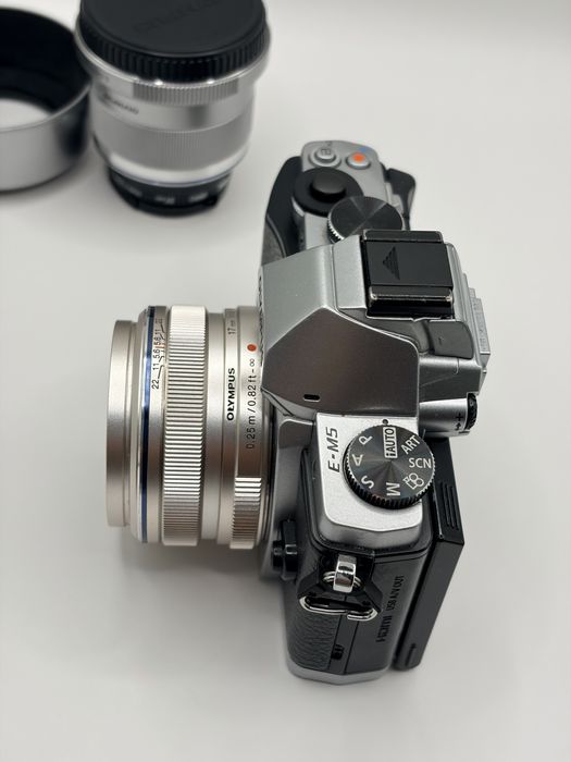 Olympus OM-D E-M5 + 2 obiektywy – super stan