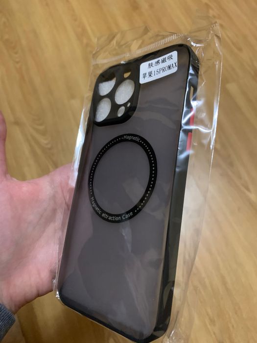 Чехол магнитный на iPhone 15 Pro Max