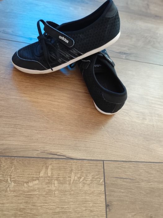 Buty czarne adidas rozmiar 38 z sznurówką i na żep