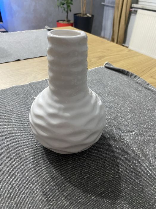 Wazon biały, wysokość 15 cm