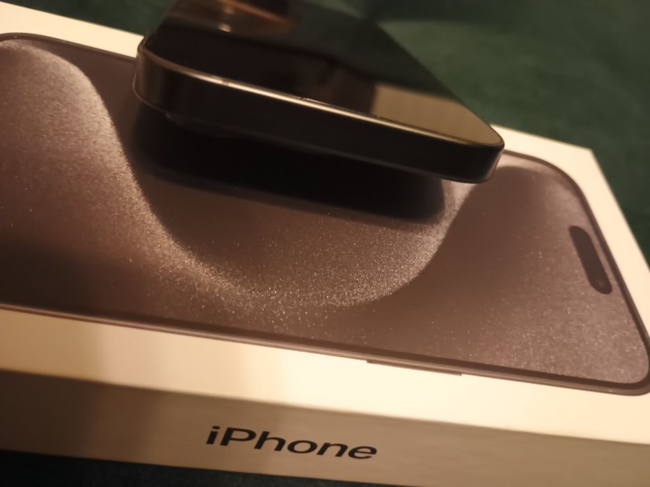 iPhone 15 Pro 128 GB Czarny – Dbałość od Nowości! Folia + Etui | Stan BARDZO DOBRY!