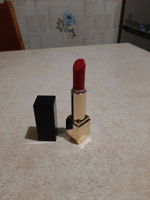 Помада Estee Lauder