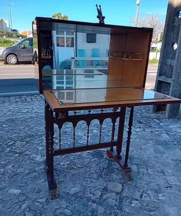 Bar/bargueño em madeira