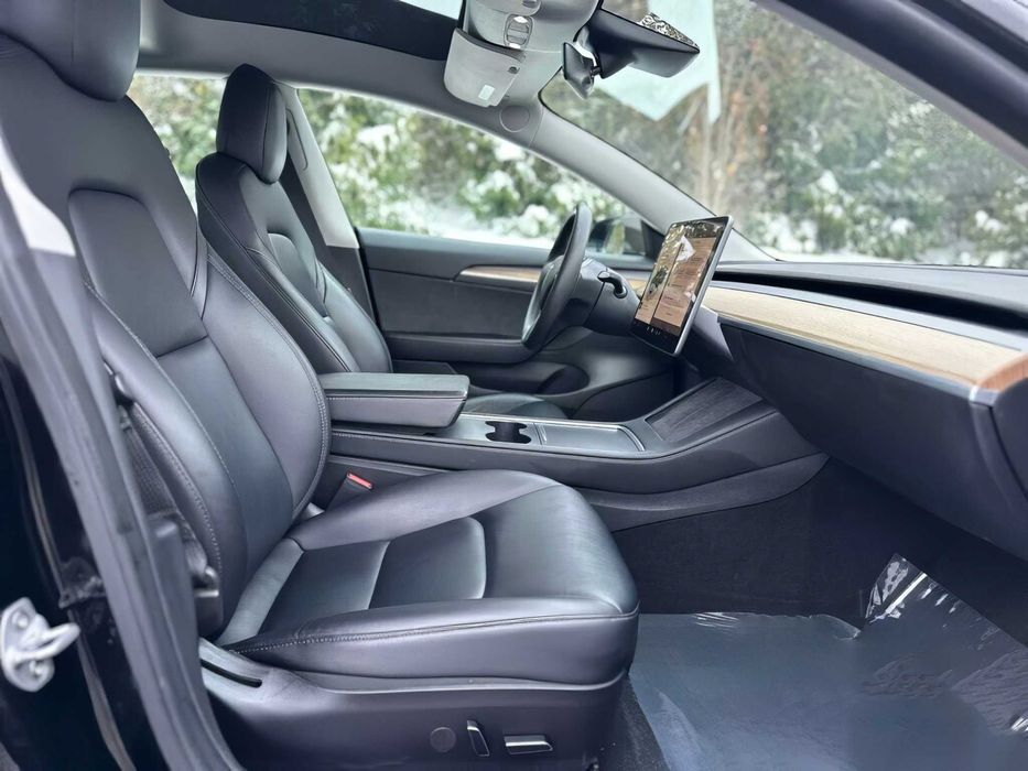 Tesla Model 3 Long Range      2022