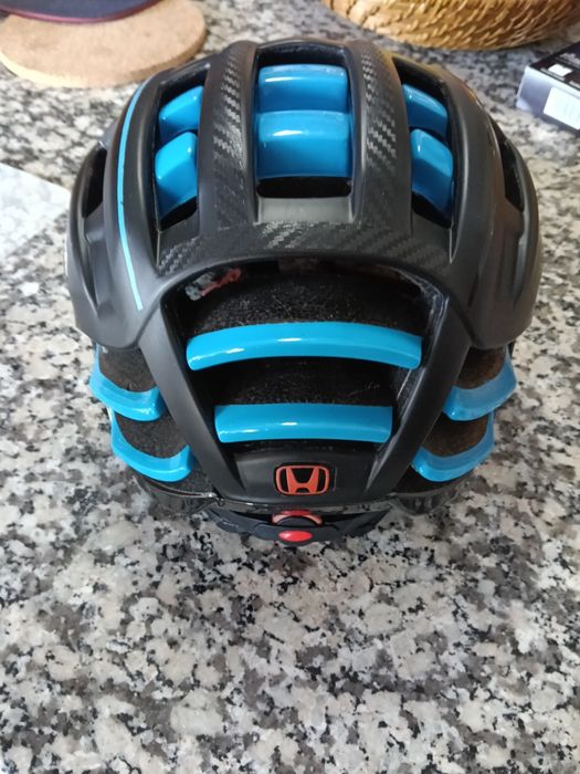 Capacetes de ciclismo ou BTT.