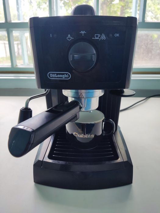 Ріжкова кавоварка еспресо капучіно DELONGHI