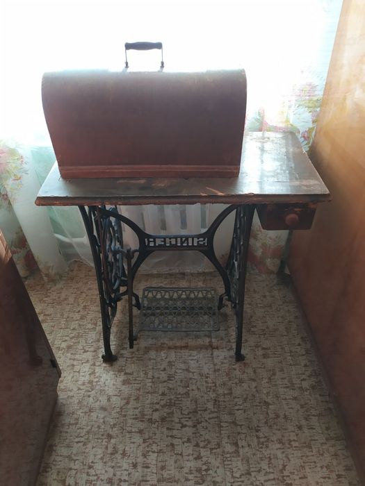 Швейна машина Singer