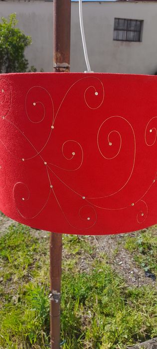 Candeeiro vermelho de sala