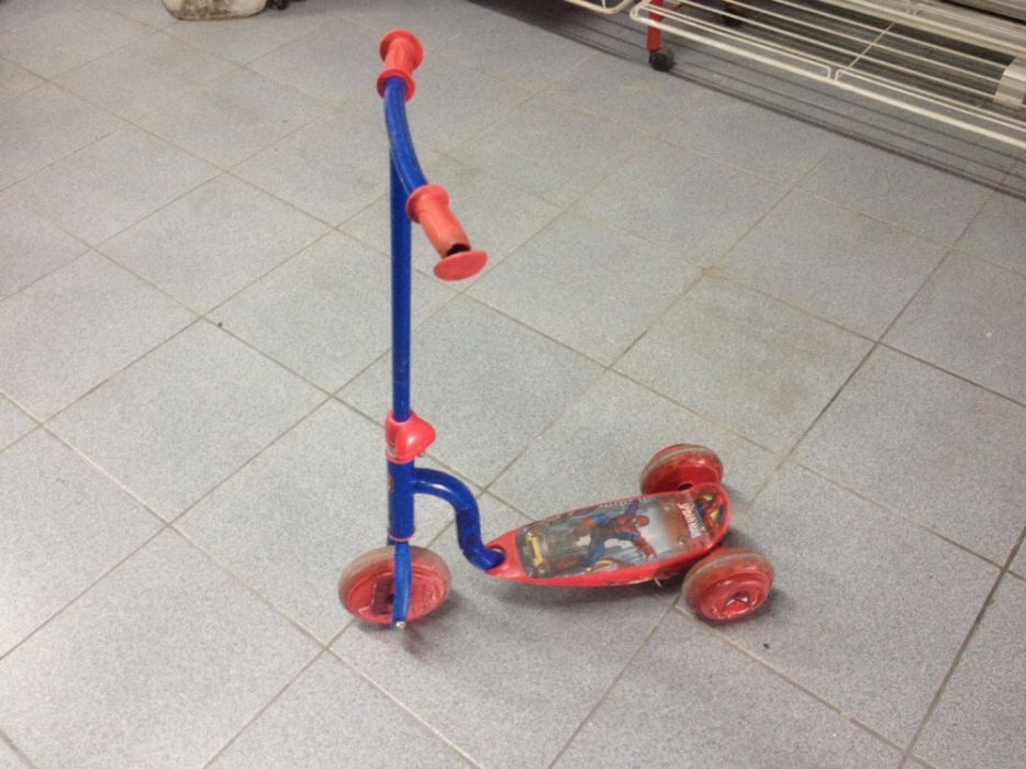 Trotinete homem aranha