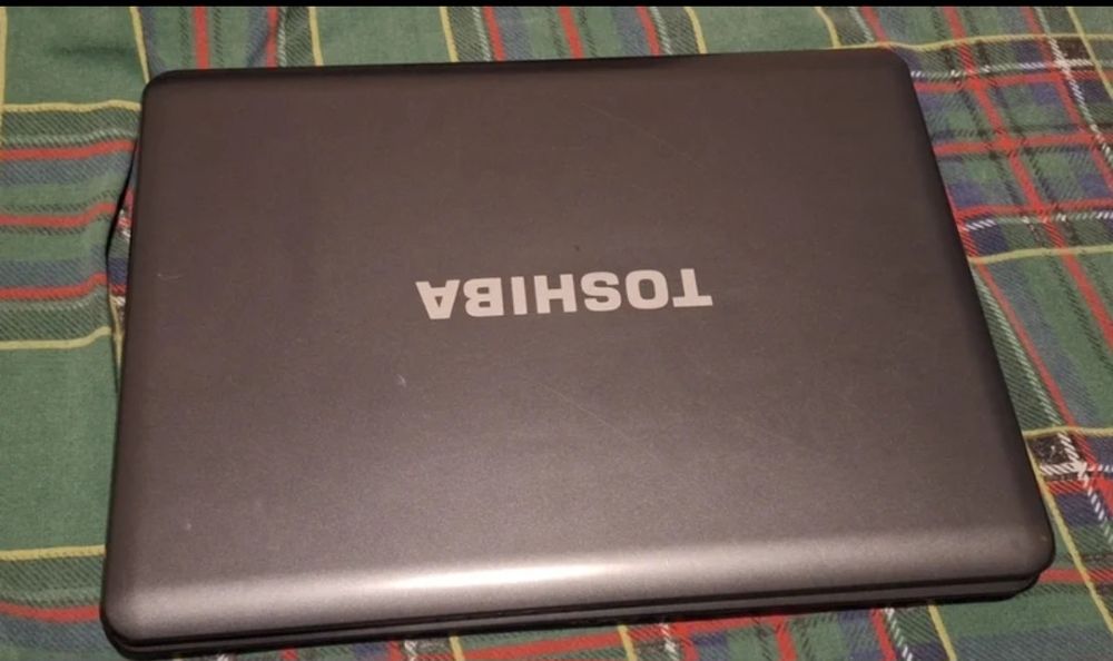 PC Portátil Toshiba A300-276 para peças + mala de transporte