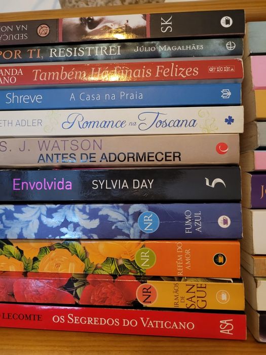 1000 livros. Tenho Facebook Alfarrabista Marinha GRANDE