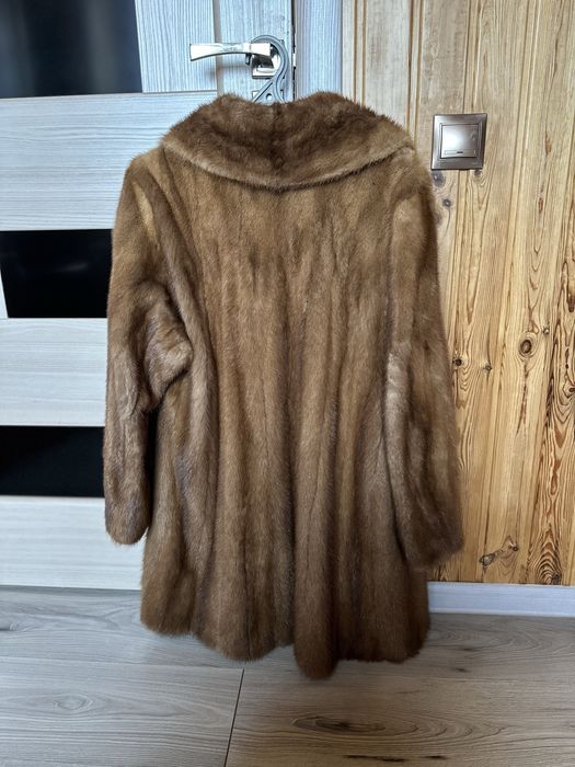 Продаю норкову шубку