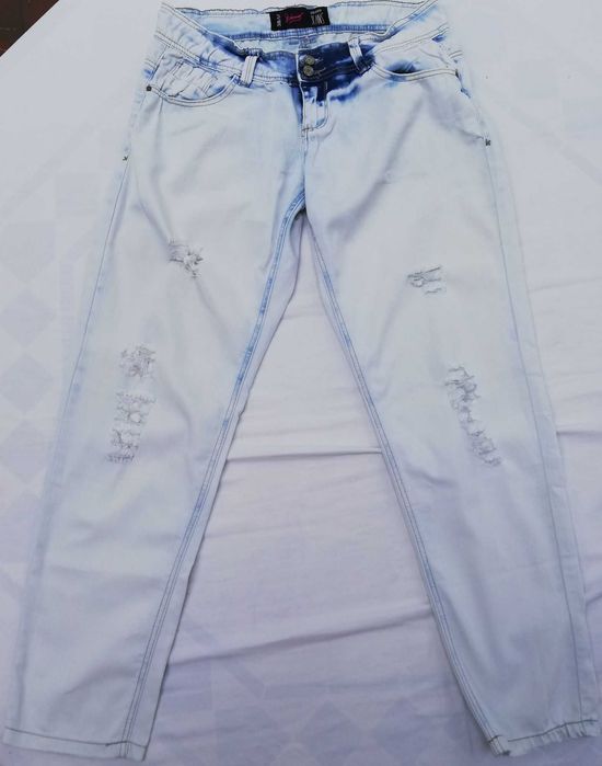 Spodnie jeansowe Cropp - rozmiar 38/40