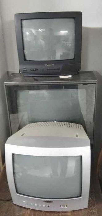 Televisões grandes e pequenas  em bom estado