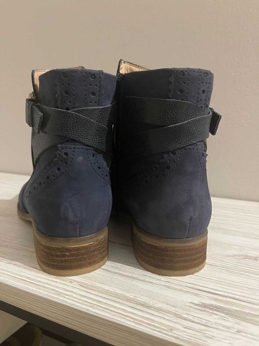 Жіночі черевики фірми Clarks