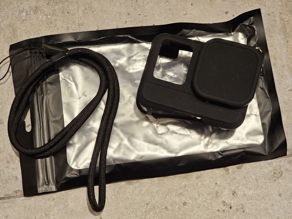 Silikonowe etui Insta360 Ace Pro czarne nowe + smycz