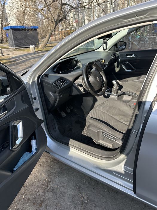 Peugeot 308   2016  1.6 дизель
