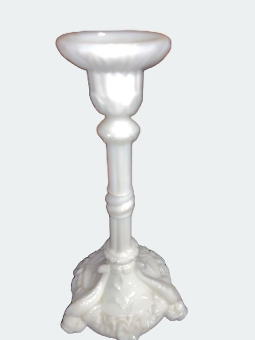 Castiçal em vidro coalho antigo 

Excelente estado

Medidas
23cm altur