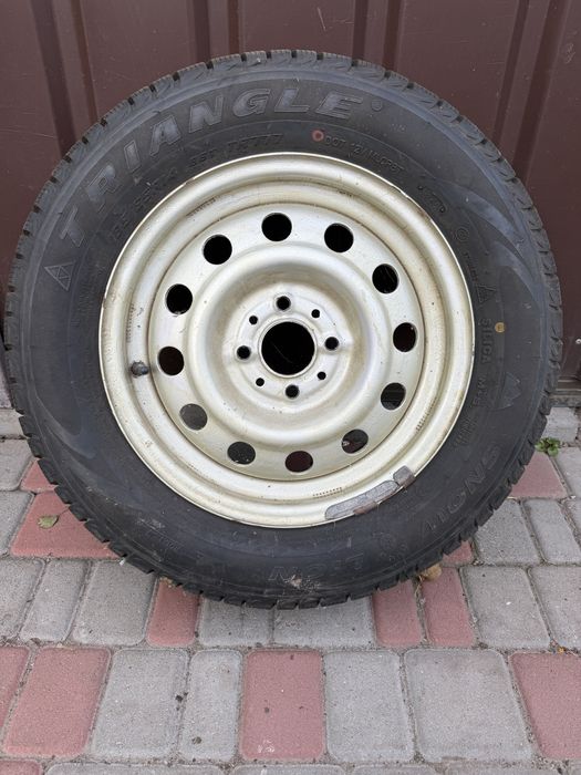 Продам зимние шины TRIANGLE TR777 185/65/14 на железных дисках