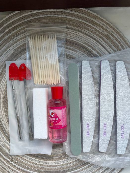 Набiр для манікюру: 3 пилочки рідина для зняття лаку баф