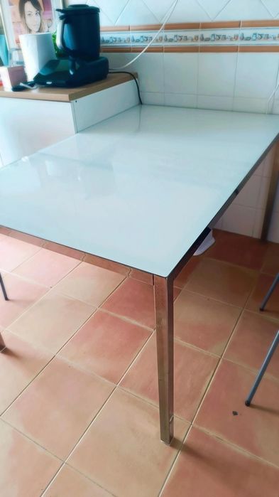 Mesa de cozinha usada