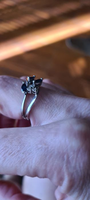 Кольцо в белом золоте с сапфирами и бриллиантами