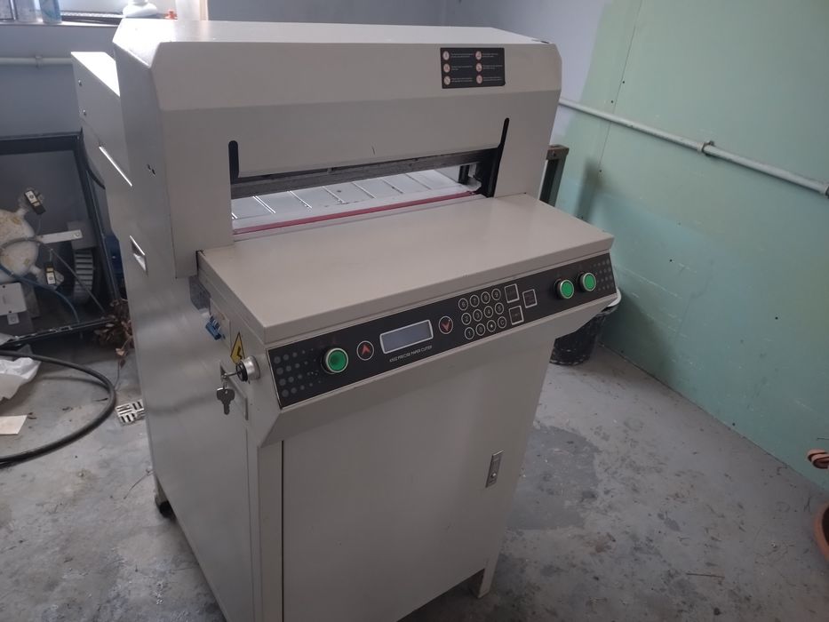 Gilotyna do papieru introligatorska krajarka