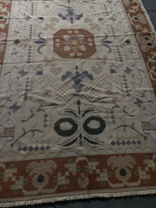 Tapete de Arraiolos feito à mão – peça tradicional portuguesa” 1960