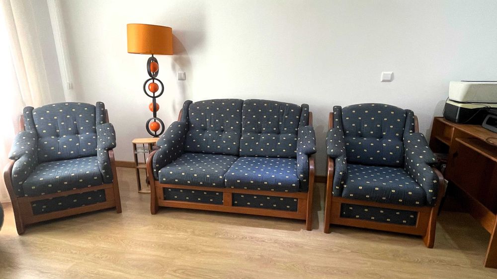 RESERVADO! - Conjunto de Sofá-Cama + 2 Cadeirões — Excelente Estado