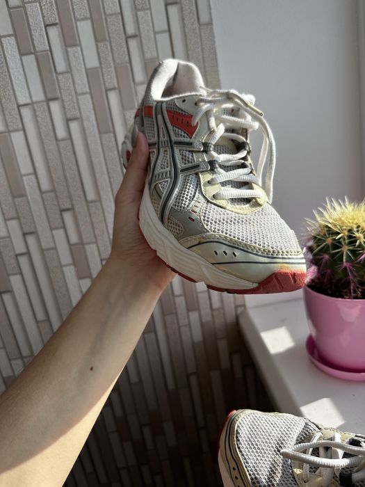 кросівки Asics; 39,5 розмір