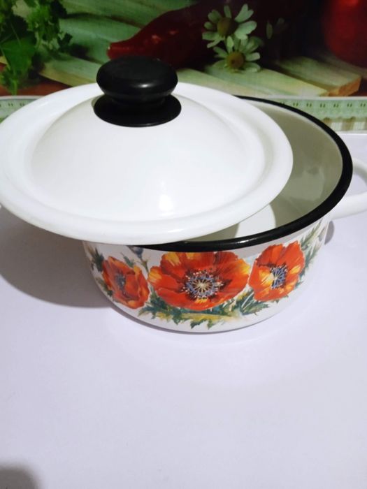 Кастрюля эмалированная "Красные маки" 2 литра