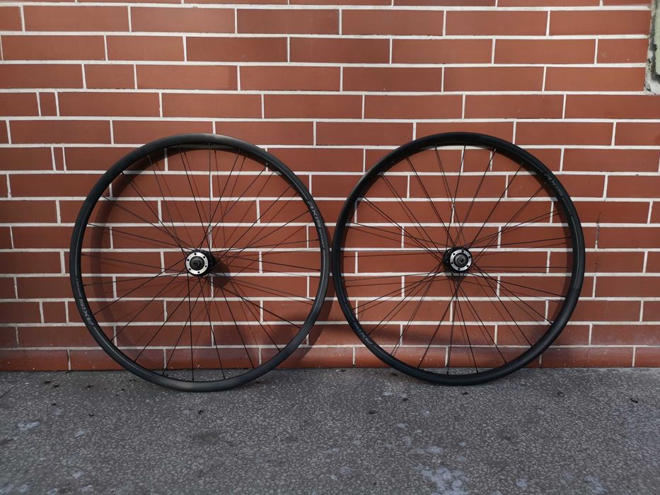 Komplet kół Axis Sport