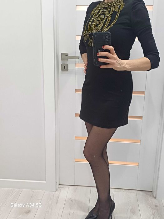 Sukienka ze złotą aplikacją. Rozmiar S