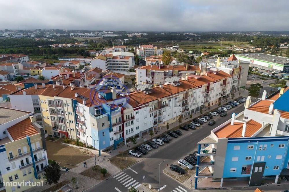✨ A Sua Oportunidade Única: Espaçoso T2 com Garagem Fechada nas Caldas