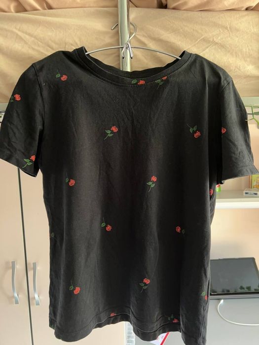 футболка з трояндами