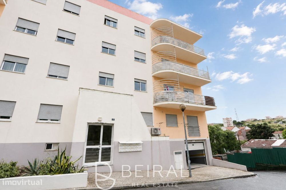 Apartamento T2 às portas de Lisboa, com varanda, vista e estacionamen