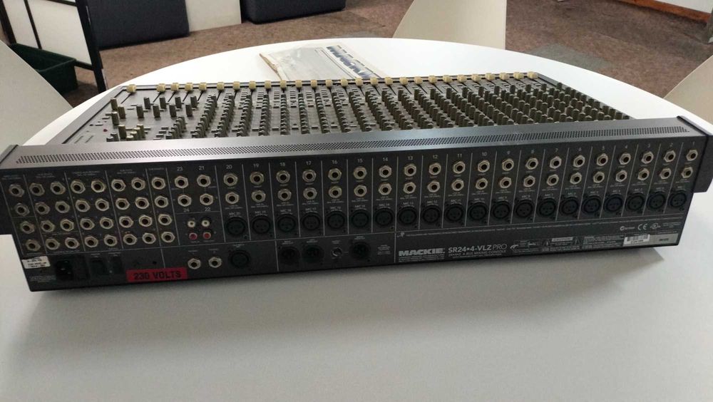 Mesa de Som Mackie 24 canais