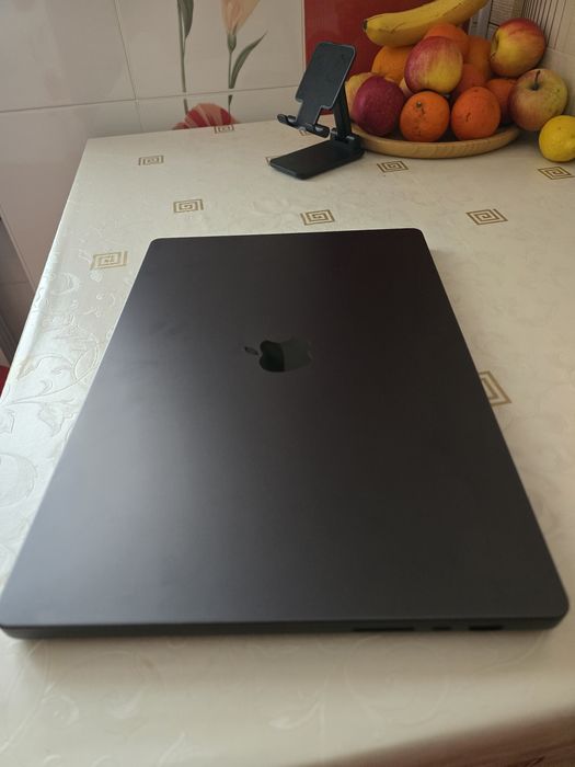 Apple MacBook Pro 16 with Apple M3 Pro, 512GB, 12 CPU / 18 GPU, 18GB R