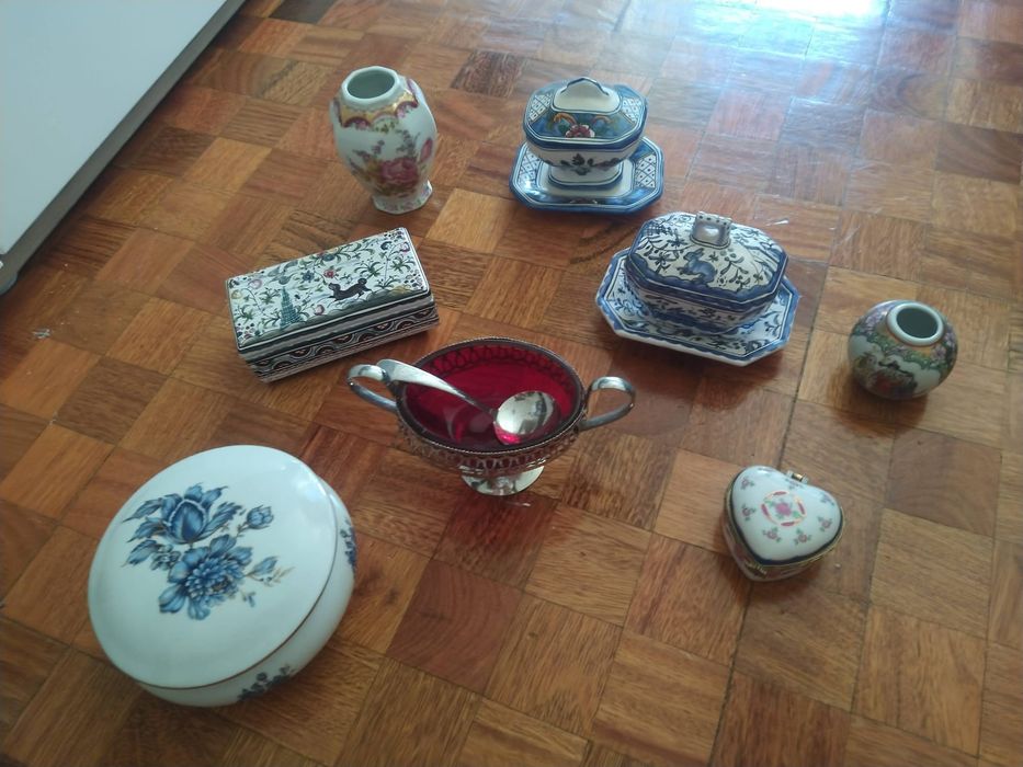 Decorative Items64738060343938122